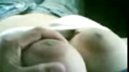 شام کی ملاقات سے پہلے کلیپ پورنو ایرانی ہم باتھ روم میں گرم ہو گئے۔