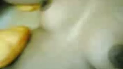 سرخ سکس ایرانی سوپر کتیا سے سٹرپٹیز۔